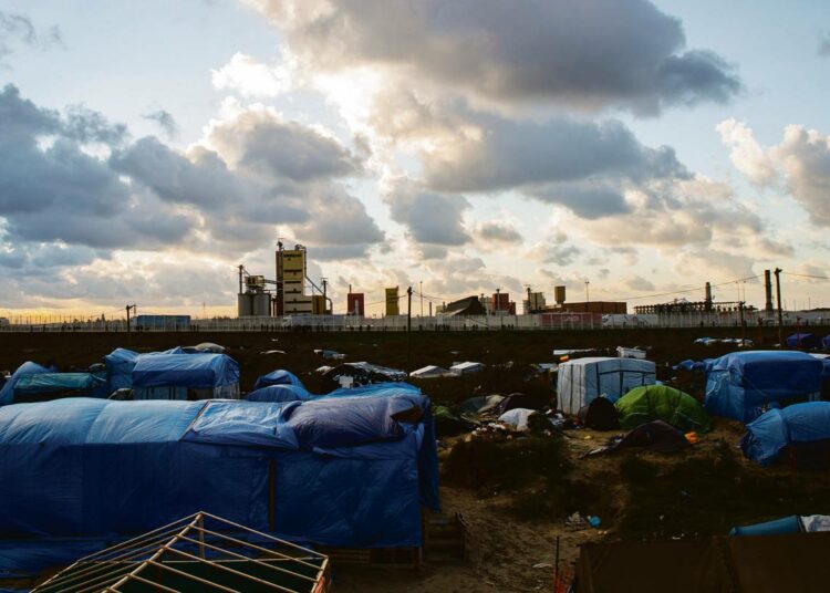 Useat järjestöt ovat peräänkuuluttaneet Ranskalta ja EU:lta kattavampia ja kestävämpiä toimia Calais’n humanitaarisen tilanteen hallitsemiseksi.