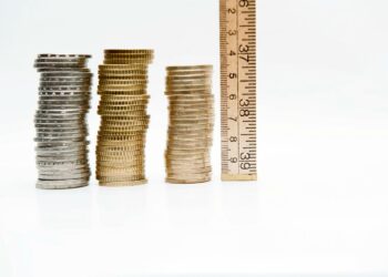 Ansiokehitys vaihtelee rahoitusalalla tehtävätason, sukupuolen ja työpaikan maantieteellisen sijainnin mukaan.