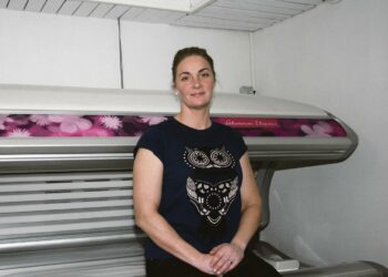 Porilainen Milka Tommila pyörittää yhden naisen solarium- ja tatuointiyritystä. Parhaimmillaankin itsensätyöllistäjän palkka on jäänyt tuhanteen euroon.