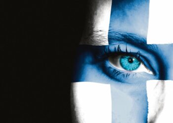 Neljä eri taustan omaavaa naista kertoo, millaisiksi naisiksi heidät on kasvatettu.