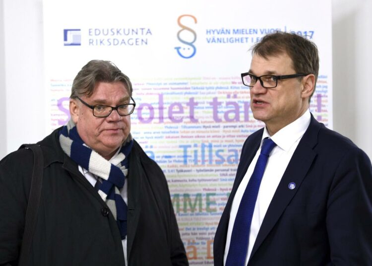 Timo Soini, Juha Sipilä ja muut ministerit kokoontuvat puoliväliriiheen ensi viikolla.