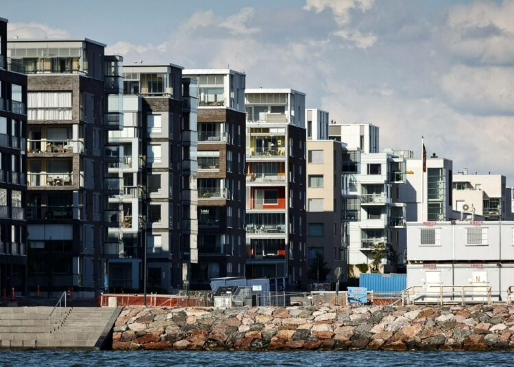 Hallitus päätti puoliväliriihessä leikata asumistukea. Euroopan sosiaalisten oikeuksien komitean mukaan se ei nykyiselläkään tasolla toteudu Euroopan sosiaalisen peruskirjan edellyttämällä tavalla.