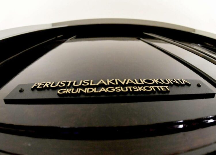 Li Anderssonin mielestä tapaus osoittaa perustuslakivaliokunnan tarpeellisuuden.
