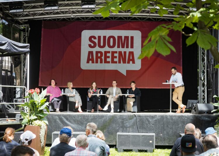 Paneelikeskusteluun miljonääriverosta osallistuivat kansanedustaja Pia Lohikoski, sosiaali- ja terveysministeri Hanna Sarkkinen, opetusministeri Li Andersson, SAK:n veropoliittinen asiantuntija Niko Pankka sekä Finnwatchin toiminnanjohtaja Sonja Finér.