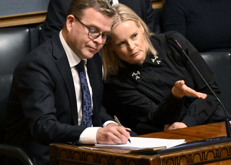 Pääministeri Petteri Orpo (kok) ja valtiovarainministeri Riikka Purra (ps).