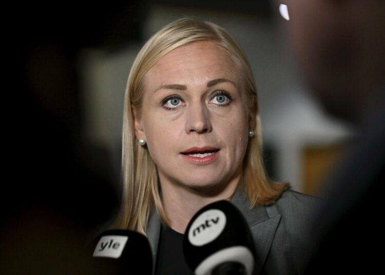 Ulkoministeri Elina Valtonen kertoi perjantaina tekemästään päätöksestä, jolla Suomi liittyy Palestiina-julkilausumaan.