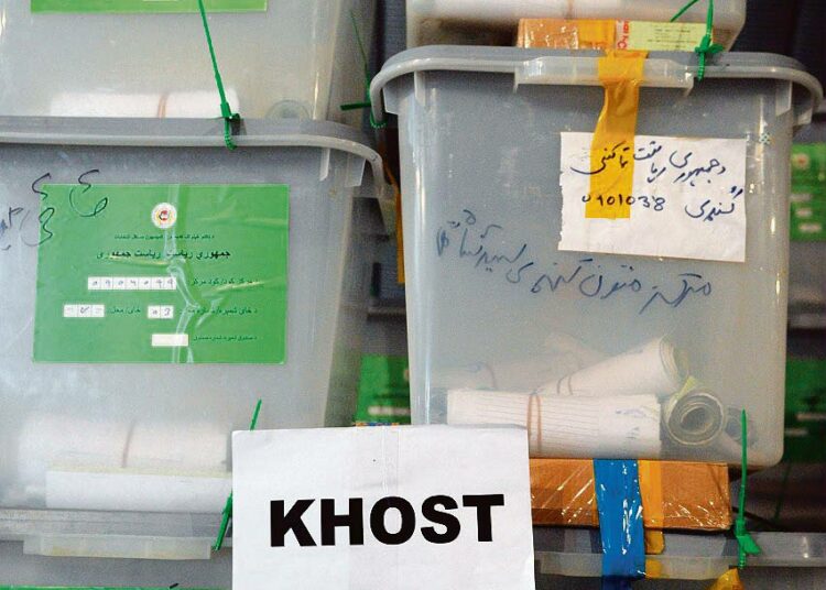 Khostin maakunnasta peräisin olevia vaaliuurnia varastoituna Kabulissa.