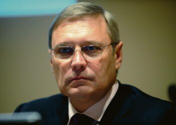Putinin entinen pääministeri Mihail Kasjanov pyytää kaikkia eurooppalaisia tukemaan Venäjän oppositiota Venäjän ja koko maailman paremman tulevaisuuden vuoksi.