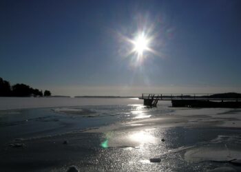 Ilmatieteenlaitoksen jääpalvelun mukaan merellä  jäätä on jonkin verran enemmän kuin vuosi sitten. Arkistokuva on Ruissalosta.