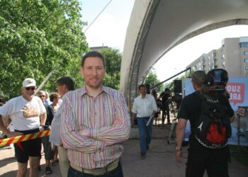 Vasemmistoliiton puheenjohtaja Paavo Arhinmäki vaati puheenjohtajatentissä oikeudenmukaisuutta verotukseen.