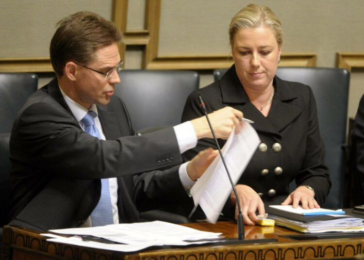 Pääministeri Jyrki Katainen ja valtiovarainministeri Jutta Urpilainen eduskunnan täysistunnossa.