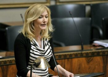 Peruspalveluministeri Maria Guzenina-Richardson.