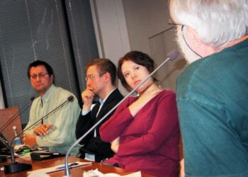 Tampereella keskustelivat demokratiasta Olli-Pekka Haavisto (oik.), Anna Kontula, Oras Tynkkynen ja Jarmo Rinne.