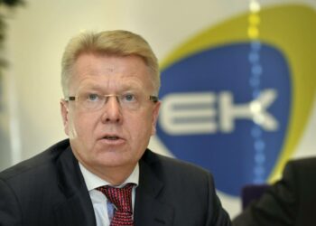 Jyri Häkämies aloittaa maanantaina 19. marraskuuta EK:n toimitusjohtajana. Nopea siirtyminen ministeristä EK:n lobbariksi käynnisti jääviyskeskustelun.