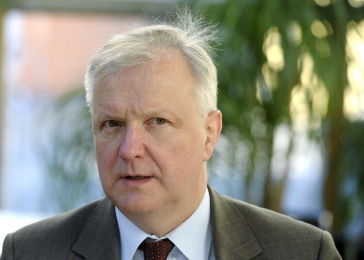 Komissaari Olli Rehn aloitti eurovaalikampanjansa perjantaina.