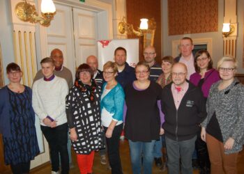 Puheenjohtaja Paavo Arhinmäki valoi kampanjaintoa keskisuomalaisiin kansanedustajaehdokkaisiin.