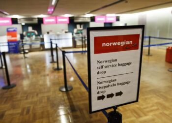 Ilmailualan Unionin tukilakko keskeytti maapalvelut Norwegianin lennoilla Suomessa sunnuntaina päiväksi.