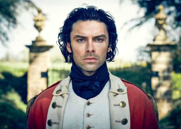 Ross Poldark (Aidan Turner) päättää sinnitellä eteenpäin pettymyksistä huolimatta.