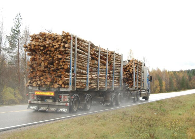 Puu- ja Paperiliitto ovat huolissaan LULUCF-päätöksen vaikutuksista työllisyyteen. Puuston määrä voidaan liittojen mukaan edelleen kasvattaa, mutta se edellyttää hyvää metsänhoitoa.