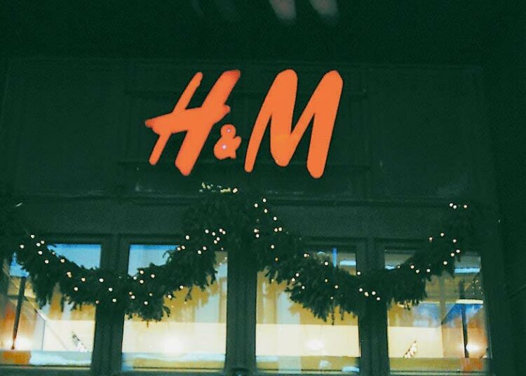 H&M:llä on Suomessakin vaihteleva määrä myymälöitä.