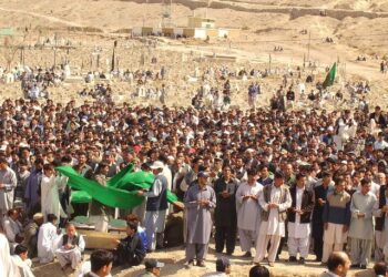 Hazara-hautajaiset Quettassa, Pakistanissa. Pelko oman ja perheen elämän puolesta on  ajanut hazaroita Sri Lankaan.