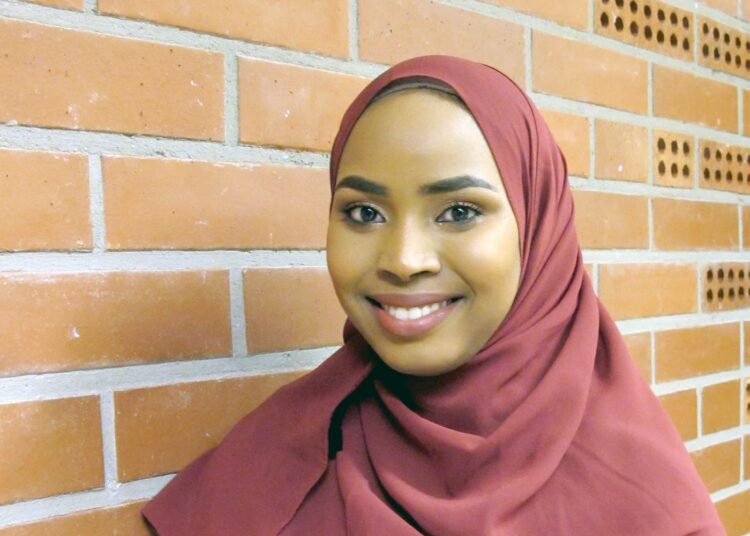 Jamila Mohamud synnytti esikoisensa suomalaisittain nuorena, somalialaisittain myöhään, vasta kuusi vuotta häiden jälkeen.