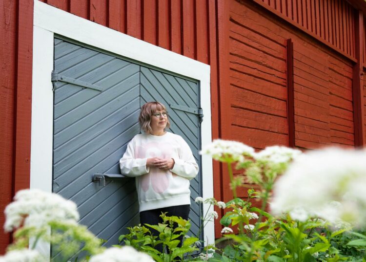 – Ajatukseni ovat edelleenkin kriisissä kiinni. Toivottavasti kesäloman aikana pääsen irtautumaan. Tässä vaiheessa on vaikea edes sanoa, mitä tekisin toisin, pohti Aino-Kaisa Pekonen KU:n haastattelussa ennen lomalle lähtöään heinäkuun alussa.