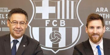 Lionel Messin (oik.) siirtohalujen takana on pidetty myös erimielisyyksiä Barcelona-pomo Josep Maria Bartomeun (vas.) kanssa.