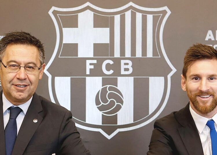 Lionel Messin (oik.) siirtohalujen takana on pidetty myös erimielisyyksiä Barcelona-pomo Josep Maria Bartomeun (vas.) kanssa.