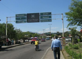 Venezuelan ja Kolumbian välinen Simón Bolivar -silta oli vilkkaasti liikennöity ennen maiden välirikkoa 2019. Nyt Venezuela ehdottaa rajanaapurilleen, että valtiot perustaisivat tänne yhteisen erikoistalousalueen.