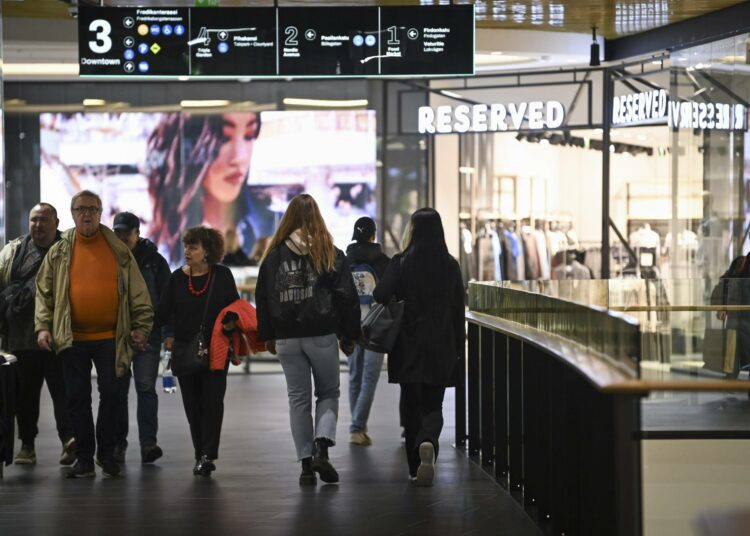 Kaupan alan tyäntekijöillä menee taloudellisesti aiempaa huonmmin. Kuva on kauppakeskus Mall of Triplasta Helsingistä.