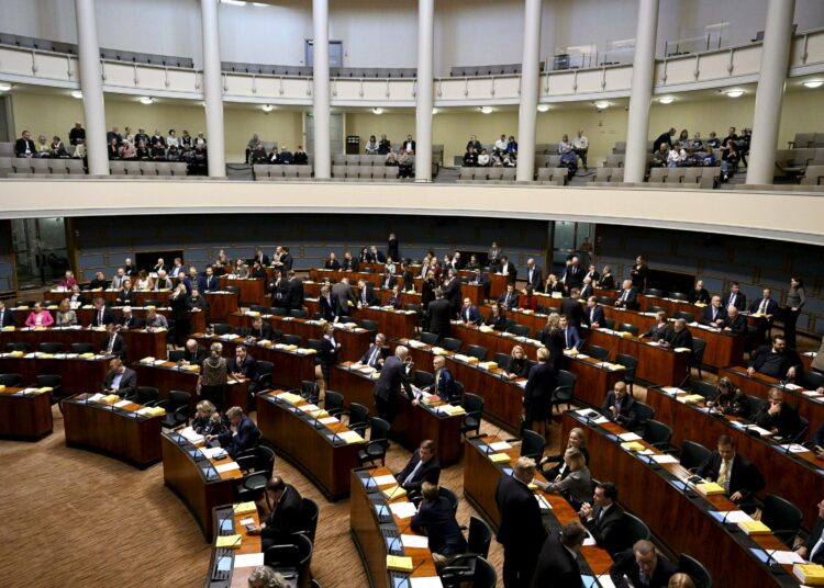 Suomi ei ole eurooppalaisessa tarkastelussa suuri poikkeus – virta vie oikealle tai äärioikealle melkeinpä kaikkialla