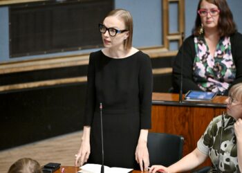 Minja Koskela eduskunnan täysistunnossa.