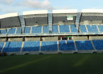 Arena Dunas -stadion Brasiliassa, jossa miteltiin MM-kisat vuonna 2014. Tuolloin huolena olivat ihmisoikeuskysymykset. Qatarin kisoissa 2022 äärimmäinen kuumuus nousi ihmisoikeuskysymysten rinnalla varjostamaan kisoja. Tänä vuonna MM-kisat pelataan kolmessa eri maassa ja äärimmäinen kuumuus on jälleen huolenaiheena.