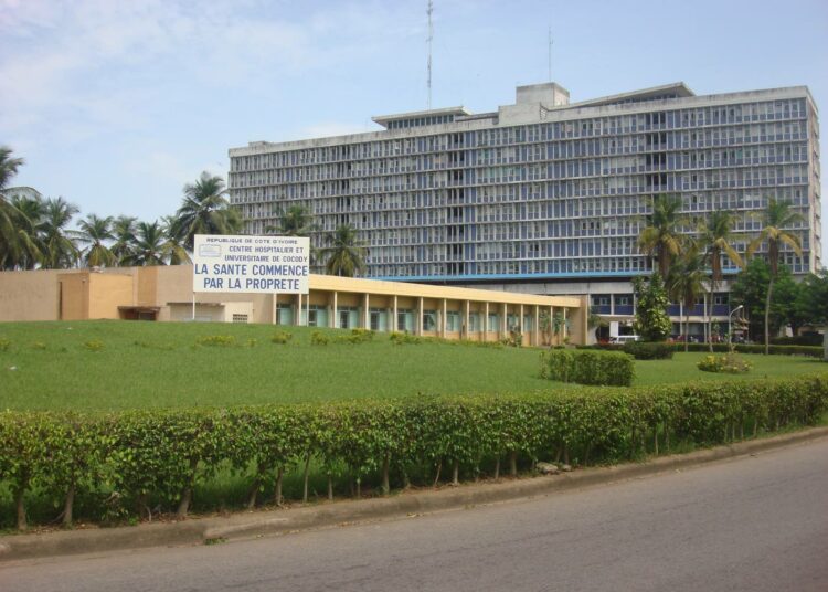 Myrkkyjätteen uhreja tuotiin mm. tähän Abidjanissa sijaitsevaan Cocodyn sairaalaan.