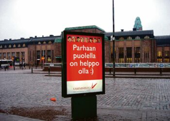 Kirjoittaja  vaatii oikeistolaisen politiikan kyseenalaistamista. Kuva on vuodelta 2006 presidentinvaalikampanjoinnista.