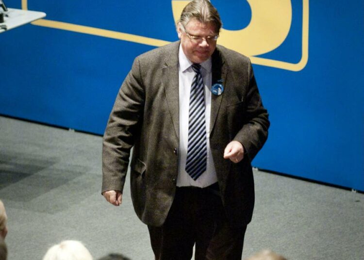 Puheenjohtaja Soini vaalitilaisuudessa Vantaalla.