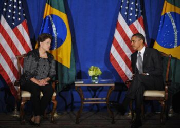 Brasilialaista diplomatiaa: presidentit Dilma Rousseff ja Barack Obama keskustelevat New Yorkissa syyskuussa.