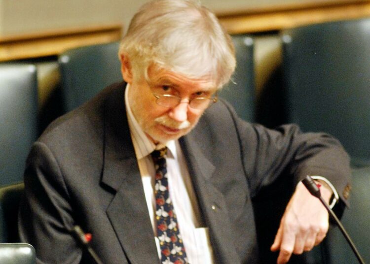 Ulkoministeri Erkki Tuomioja.
