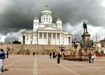 Venäläishistoriallinen kaupunkikierros kuuluu monen turistin ohjelmaan Helsingissä.