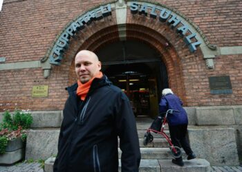 Palvelutoiminnan onnistumisen kriteerin pitäisi Dan Koivulaakson mielestä olla hyvinvoinnin lisääntyminen eikä se miten monta lasta saadaan mahtumaan yhteen päiväkotiin.