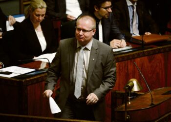 Perussuomalaisten kansanedustaja Jari Lindström piti välikysymyksen esittelypuheenvuoron eduskunnan täysistunnossa keskiviikkona.