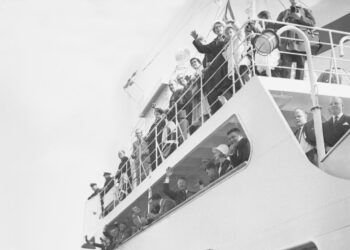 Laivaliikenne Helsingin ja Tallinnan välillä aloitettiin heinäkuussa 1965 pienellä Vanemuine-aluksella. Kuvassa laiva lähdössä Helsingin Eteläsatamasta.
