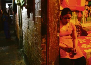 Keskiviikkoillan dokumenttina nähdään Whore’s glory, joka sukeltaa prostituoitujen arkeen Thaimaassa, Bangladeshissa ja Meksikossa.