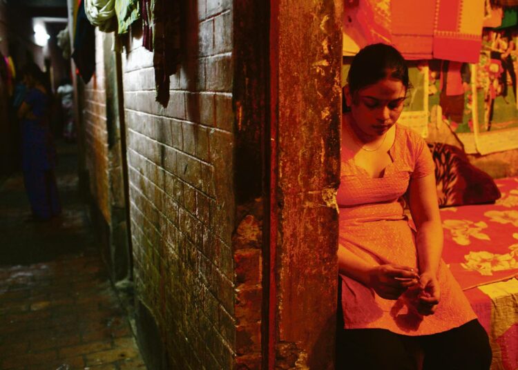 Keskiviikkoillan dokumenttina nähdään Whore’s glory, joka sukeltaa prostituoitujen arkeen Thaimaassa, Bangladeshissa ja Meksikossa.