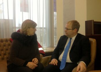 Olha Bohomolets keskustelemassa Viron ulkoministerin Urmas Päetin kanssa helmikuussa.