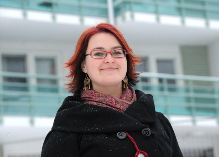 Vasemmistoliiton puoluevaltuuston puheenjohtaja Pia Lohikoski on ollut mukana laatimassa vasemmistolle sekä perhevapaita että varhaiskasvatusta koskevia linjauksia.