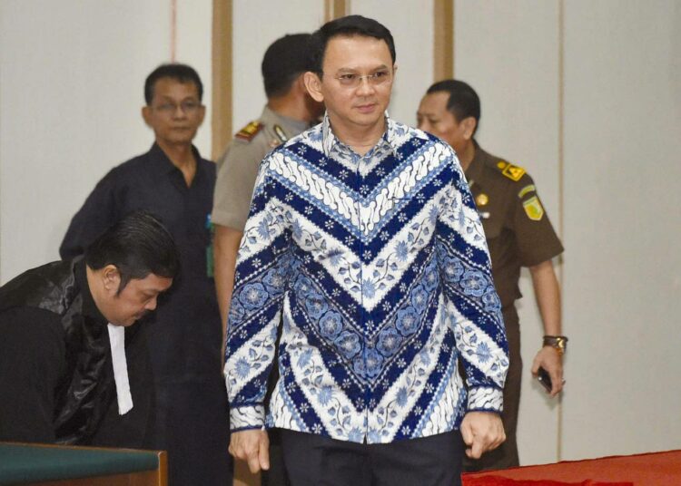 Basuki Purnama eli Ahok menossa kuulemaan tuomiotaan jumalanpilkkasyytöksestä 9. toukokuuta Jakartassa.