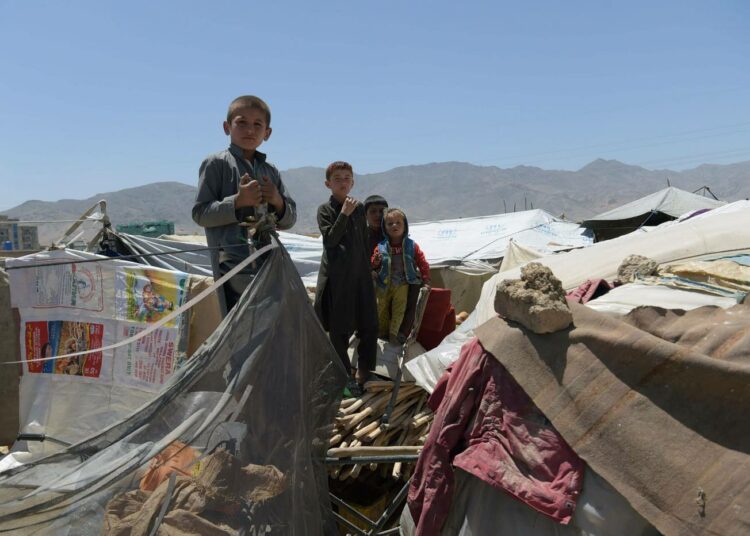 Maailmassa on enemmän pakolaisia kuin koskaan. Kuva Afganistanista, josta tulee Syyrian jälkeen eniten uusia pakolaisia.