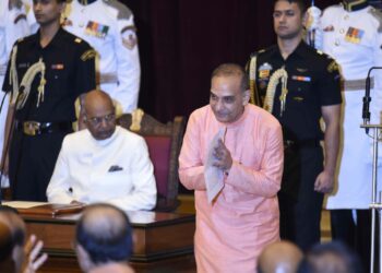 Satyapal Singh vannomassa ministerin virkavalaansa viime syyskuussa.